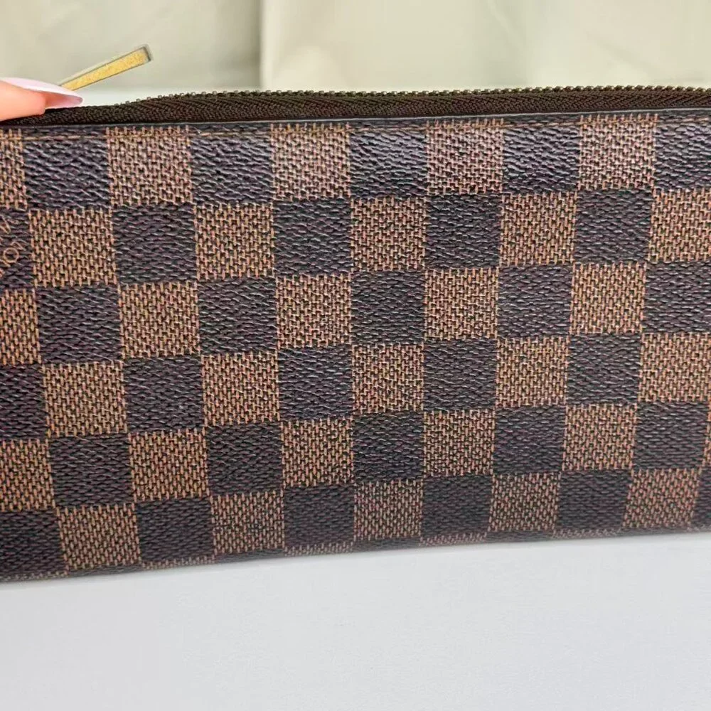 Louis Vuitton Damier Ebene Wallet with Classic Checkered Design - Picture 7 of 9